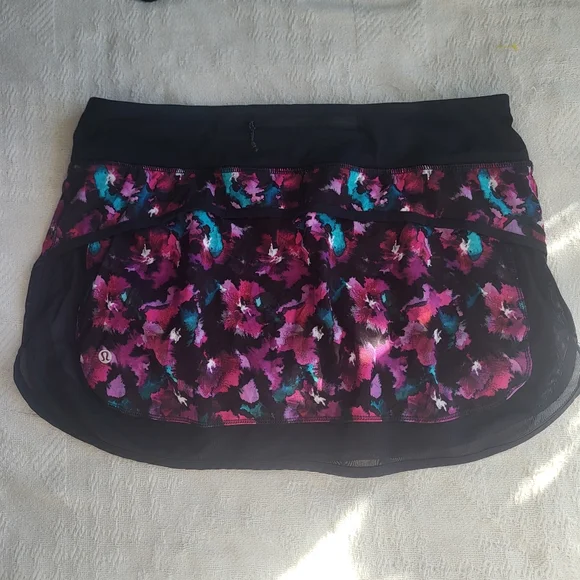 Lululemon Hotty Hot Skirt 11 Midnight Bloom Black Deep Fuscia Sz 10 - Picture 4 of 8